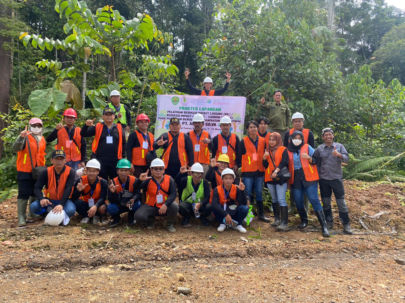 https://dishutkaltim.com/public/admin/images/gambar_berita/1678770367_WhatsApp Image 2023-03-14 at 13.04.34.jpeg